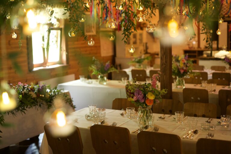 Wesele w stylu boho — dekoracje sali weselnej w stylu boho i inne pomysły na wymarzoną imprezę